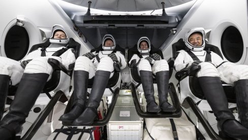 ШЕСТ МЕСЕЦИ БОРАВИЛИ НА МСС-у: Астронаути се вратили на Земљу (ФОТО)
