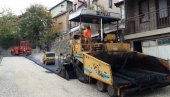 ПРОЛЕЋНО СРЕЂИВАЊЕ: Почело асфалтирање улица у Ужицу