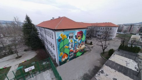 SIMBOLIMA BUDE EKOLOŠKU SVEST: Mladi Borani muralom na zidu u dvorištu tri osnovne škole šalju poruku