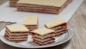 ROZEN TORTA SA KOKOSOM I VIŠNJAMA: Rapsodija ukusa u jednostavnom kolaču koji se ne peče