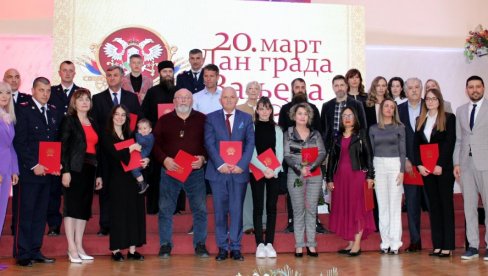 DELA DOSTOJNA PRIZNANJA: U Valjevu  dodelom nagrada pojednicima i ustanovama, svečano obeležen 20. mart  dan grada