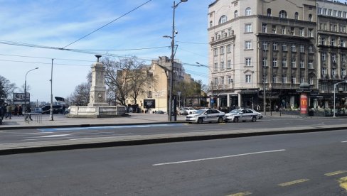 СЛИКЕ СА ЛИЦА МЕСТА: Лажна узбуна у хотелу Москва - Остављена сумњива торба, полиција одмах изашла на терен (ФОТО)