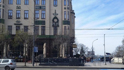 ДОЈАВА У ХОТЕЛУ МОСКВА: Остављена сумњива торба, полиција на лицу места
