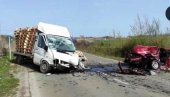 UDES KOD PARAĆINA: Povređeni vozači putničkog i teretnog vozila