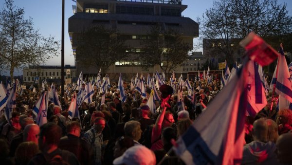СВЕ ВЕЋИ ПРОТЕСТИ ПРОТИВ НЕТАНЈАХУА: У Јерусалиму више од 100.000 људи тражило оставку Владе