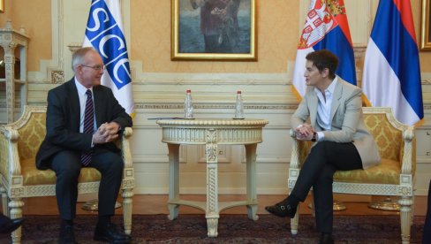 DIJALOG SA OPOZICIJOM TREBA NASTAVITI: Predsednica Skupštine Ana Brnabić sa šefom OEBS-a u Srbiji Janom Bratuom