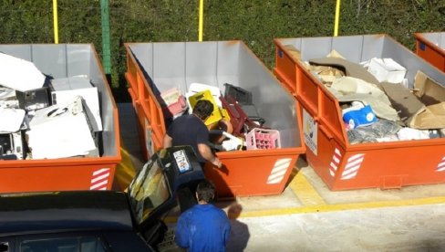 МЕЉИНЕ У ПРОБЛЕМИМА: Мештани иницирали измештање Рециклажног дворишта
