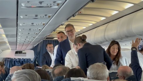VUČIĆ RAZGOVARAO SA PUTNICIMA: Predsednik na prvom letu za Mostar - Avion sleteo, sledi ceremonija (FOTO/VIDEO)