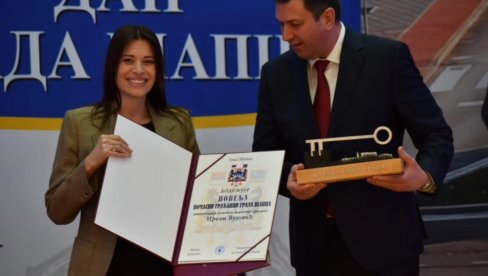 Ministarki Vujović ključ grada i Povelja počasnog građanina Šapca