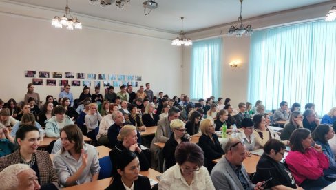 MLADI NE ODUSTAJU OD RODITELJSTVA: Rusko-srpski naučni seminar o „Životnom svetu studenata“ i omladinskoj politici (FOTO)