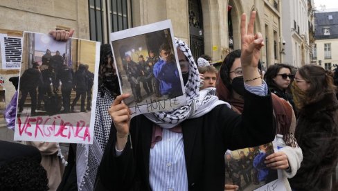СТУДЕНТИ БЛОКИРАЛИ ПРИСТУП УНИВЕРЗИТЕТУ У ПАРИЗУ: На протесту против рата у Гази подршка палестинском народу (ФОТО)