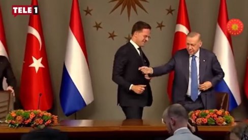 ХИТ СНИМАК СА САСТАНКА ЕРДОГАНА И РУТЕА: Холандски премијер пружио руку турском председнику, али није очекивао овакву реакцију (ВИДЕО)
