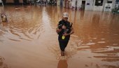 ЦРНЕ БРОЈКЕ РАСТУ: Све више мртвих у стравичним поплавама, на десетине људи нестало (ФОТО)