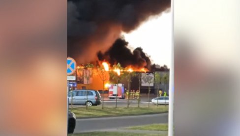 VELIKI POŽAR BUKNUO U VARŠAVI: Na desetine spasilačkih ekipa izašlo na lice mesta, 150 vatrogasaca na terenu (VIDEO)