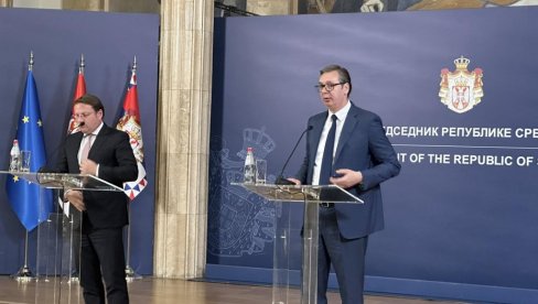 Predsednik Vučić posle sastanka sa Oliverom Varhejijem (FOTO)